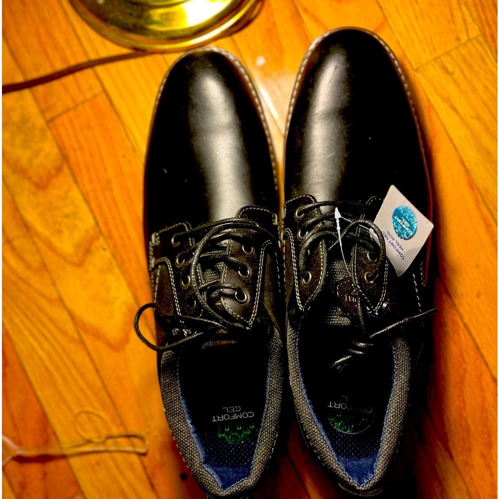 Never worn Nunn Bush dress shoes for men